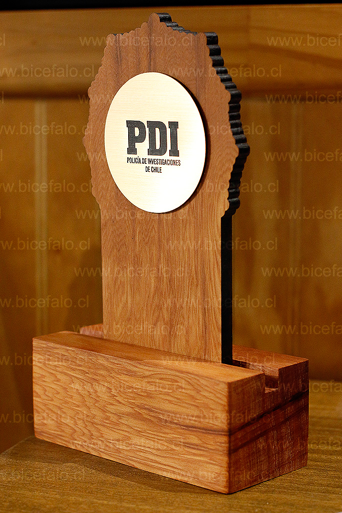 Trofeo madera reconocimiento PDI